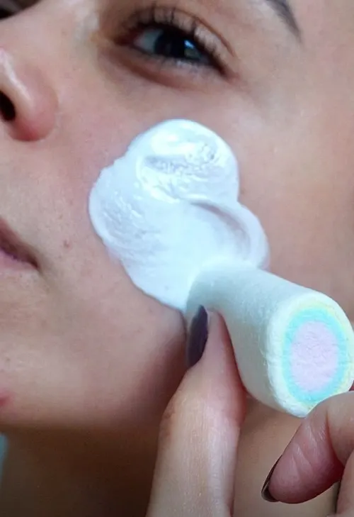 Still de depoimento de skincare para Garnier